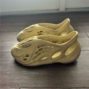 YEEZY FOAM RUNNER USED NO BOX BONE